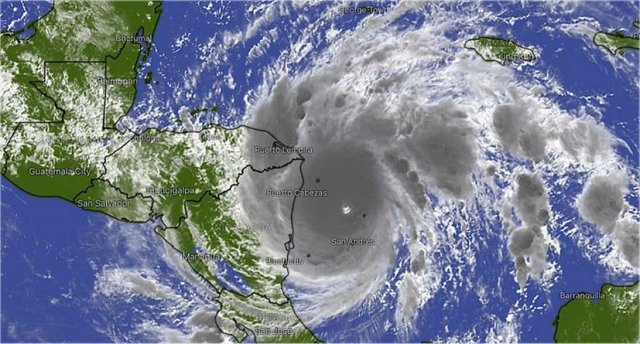  Avance del huracán Iota