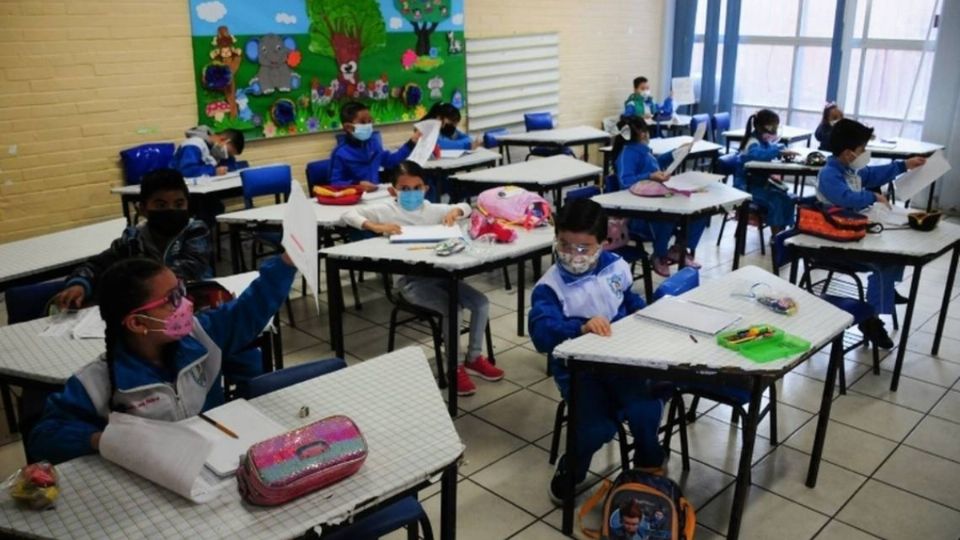  Nuevo León quita restricciones en colegios privados y eleva aforos para públicos