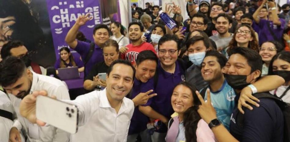  Gobernador de Yucatán entregará becas a mujeres que estudien carreras de ingenierías