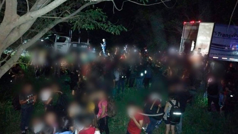  Rescatan 206 migrantes encerrados en cajas herméticas de tráiler; estaban abandonados