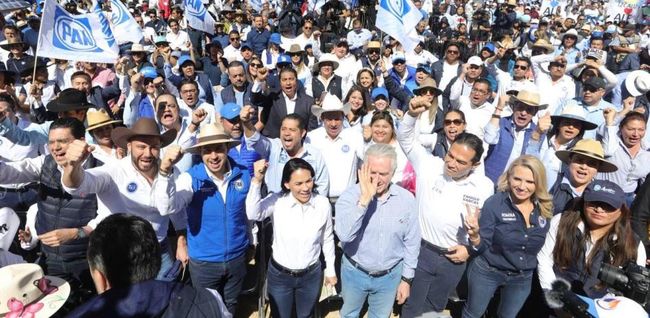  Del Moral toma protesta como abanderada del PAN; pide cerrar paso a la amenaza del populismo