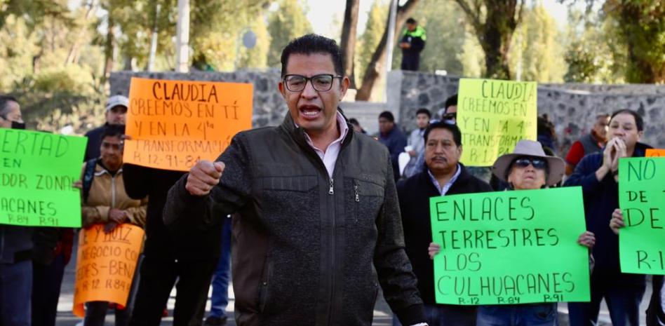  Transportistas se manifiestan para pedir que Semovi no les quite concesión