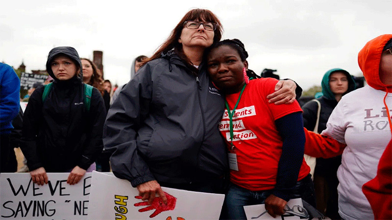  Afectados por los ataques armados en EE. UU. se plantan en Congreso para exigir un alto al comercio de armas