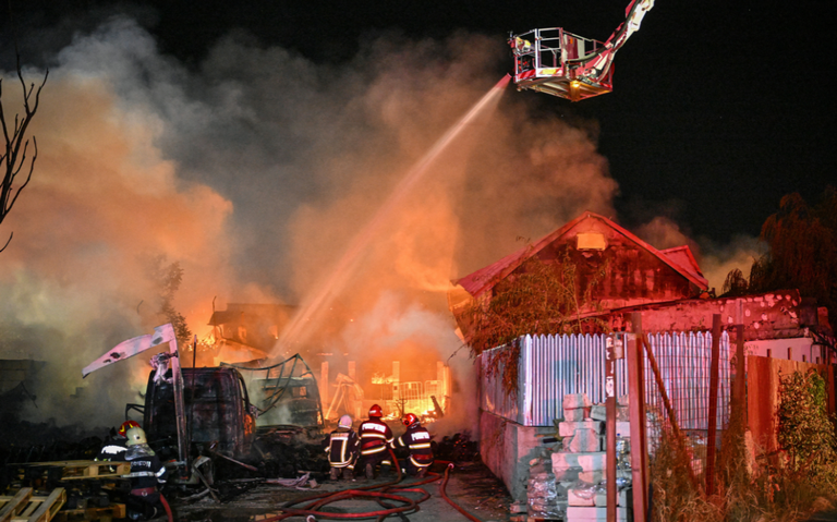  Al menos dos muertos y 56 heridos por explosiones en una planta de gas en Rumania