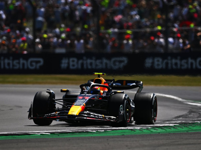  Checo Pérez fue segundo en práctica 1 en Gran Bretaña; Verstappen lideró