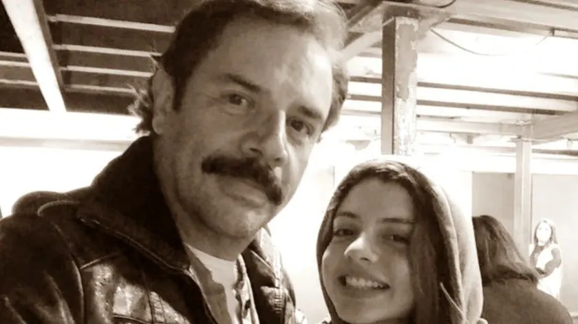  Daniela Parra pide dinero en redes sociales para ella y su padre, el actor Héctor Parra, quien fue sentenciado a 10 años por corrupción de menores