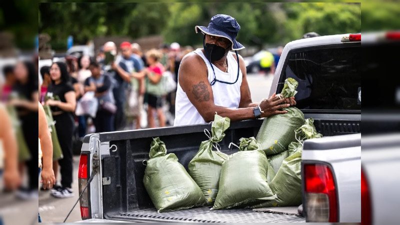  El gobernador de California declaró estado de emergencia; cancelan vuelos y cierran escuelas