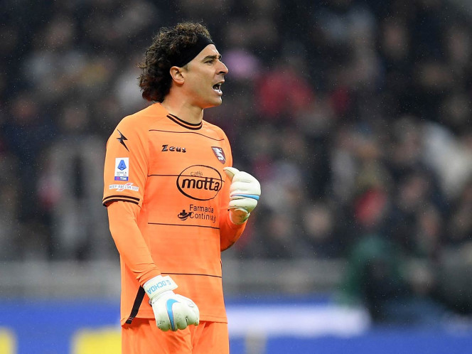  Memo Ochoa encajó dos goles; Salernitana empata