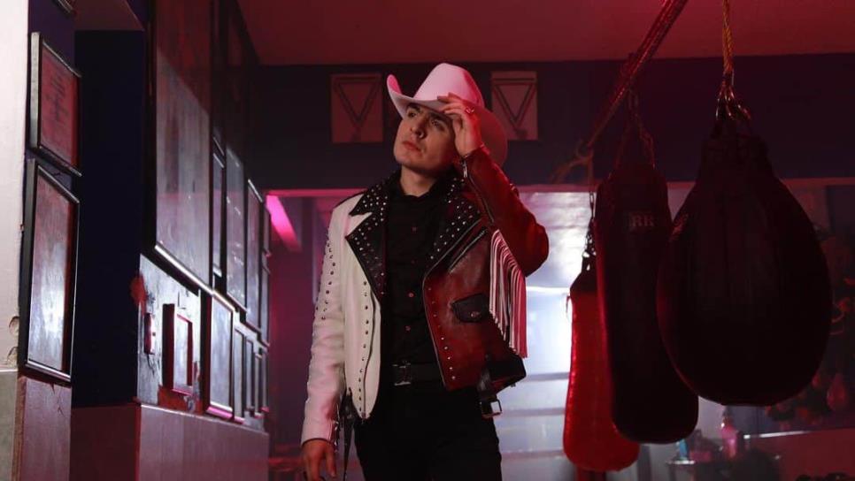  ¿Quién es Beto Vega? El amigo del Canelo que desplazó a Peso Pluma para cantar el Himno Nacional