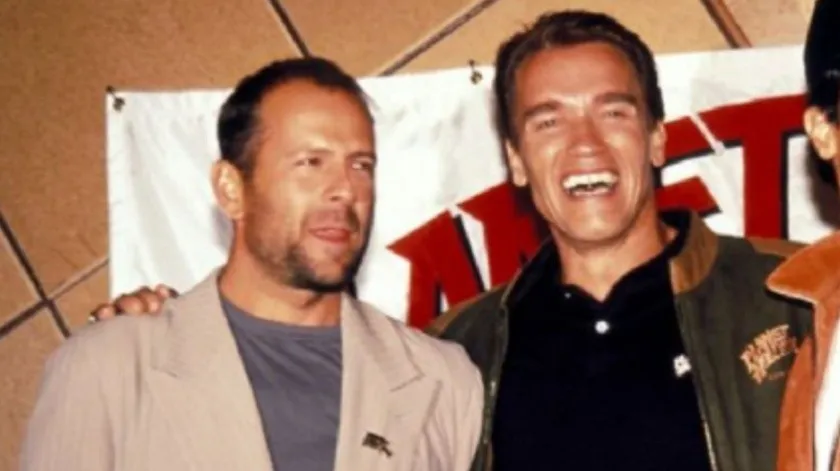  Schwarzenegger es cuestionado por Bruce Willis y le envía mensaje tras su desolador estado de salud