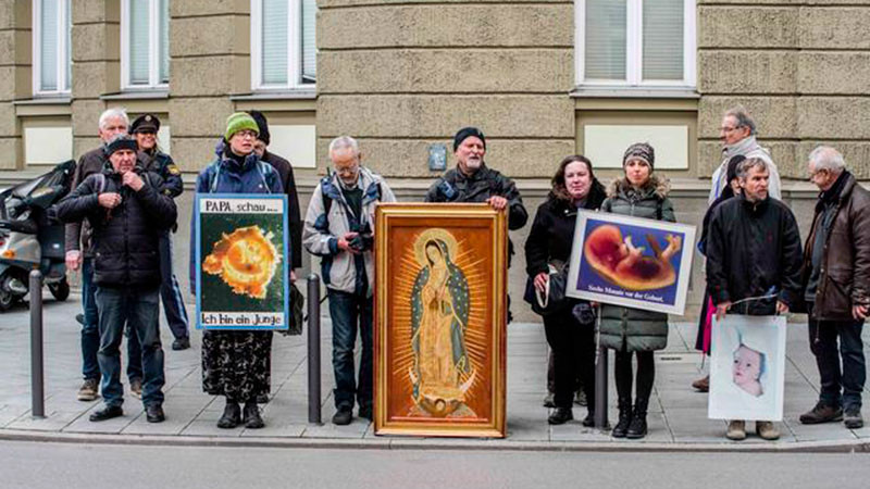  Se manifiestan pro-vidas frente a clínicas abortivas de Alemania