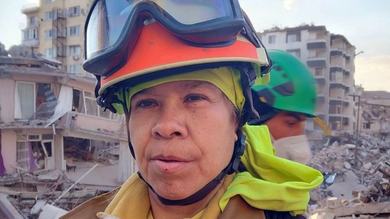  Terremoto en Turquía | “Una noche caminamos edificio por edificio y era impresionante escuchar: ‘aquí hay 20 muertos, acá hay 14’”: el duro testimonio de una rescatista mexicana “Había momentos en los que me quería quebrar, quería llorar”.