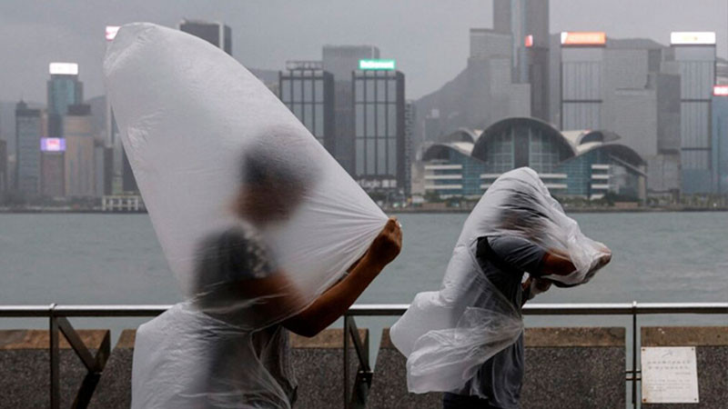  Casi 900 mil personas fueron evacuadas en el sur de China por tifón Saola