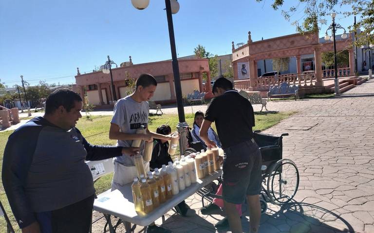  Alumnos de CAM Ahumada ofrecen productos a la comunidad