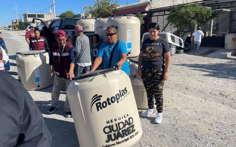  Beneficia Municipio a familias que carecen de agua con 54 tinacos