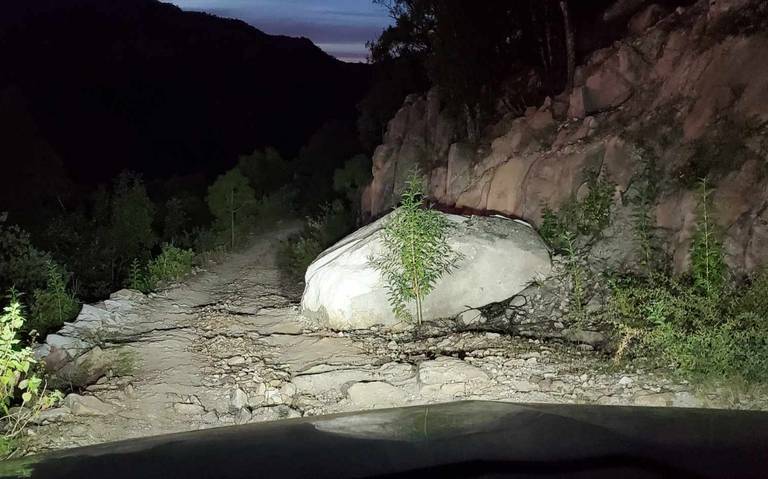  Ciudadanos de Guagueyvo exigen la reparación de carreteras en su la comunidad