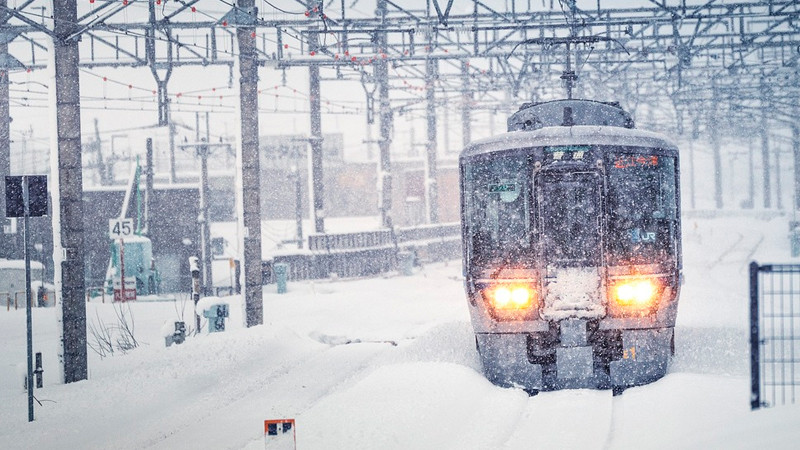  Nevadas y lluvias heladas congelan Alemania; cancelan vuelos en todo el país