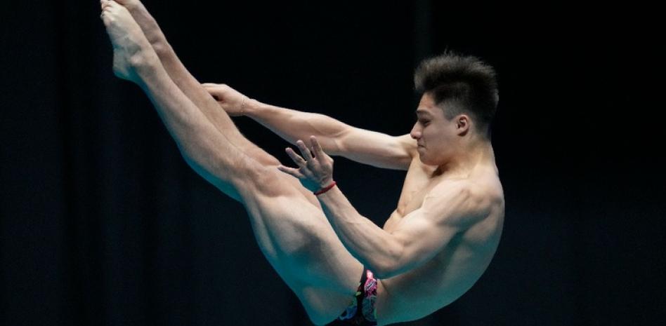  Osmar Olvera se consagra campeón en los Mundiales de Natación en Doha