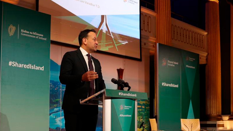  Dimite Leo Varadkar primer ministro de Irlanda