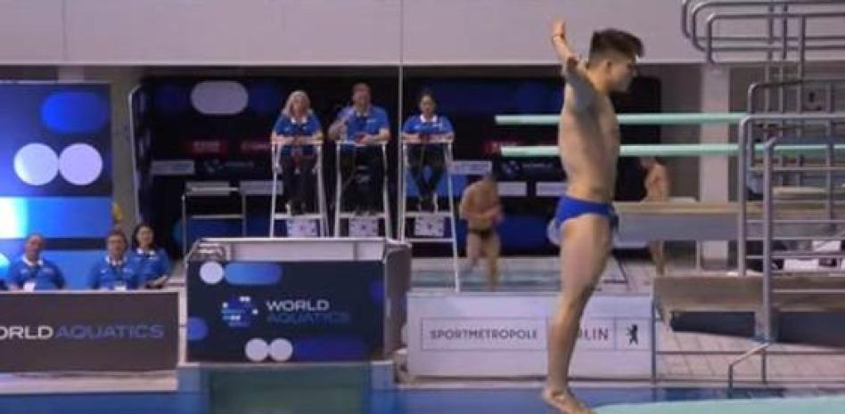  Osmar Olvera se queda con la Plata en el trampolín de 3m