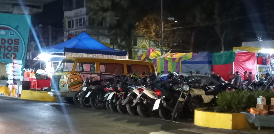  Prohíben que menores de 12 años viajen en moto mientras no puedan sujetarse