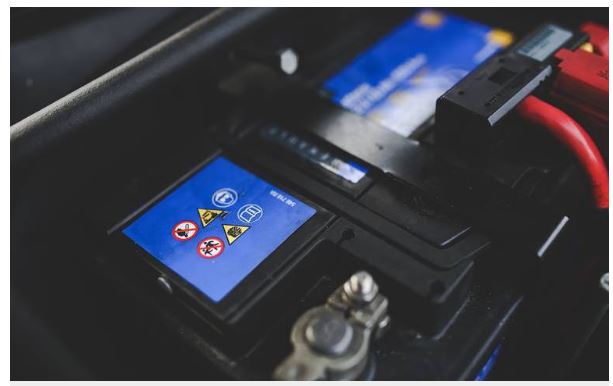  ¿Autos prendidos o apagados? Cuál es la manera correcta de pasar batería