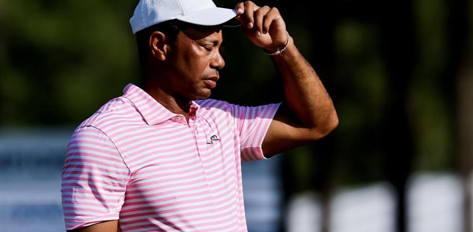  Tiger Woods, sólo con destellos de buen golf en el U.S. Open