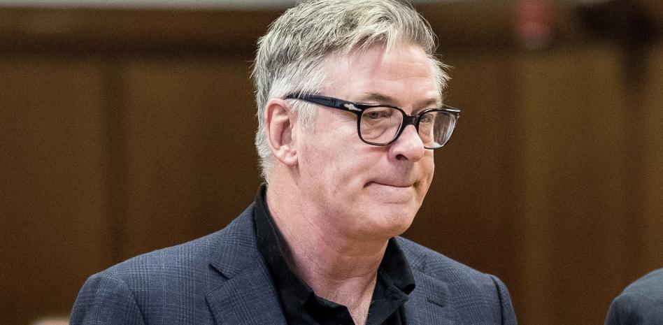  Abogados de Baldwin afirman que la fiscal  oculta pruebas de que el revólver estaba dañado  