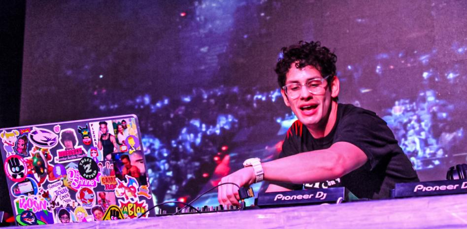  Matt Bennett revive las glorias musicales de las series de Disney con su Party 101