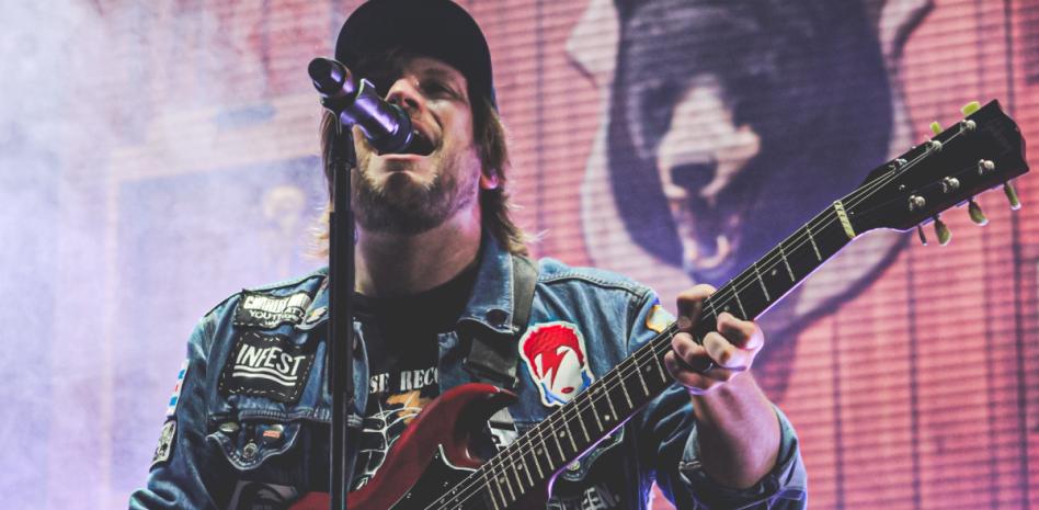  Fall Out Boy ofrece explosiva velada en el Palacio de los Deportes