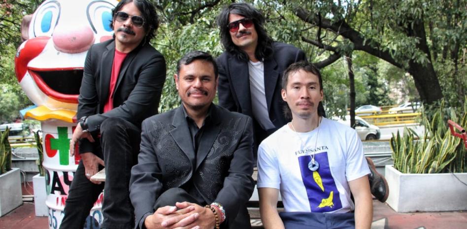  San Pascualito Rey rinde homenaje a Los Bukis a ritmo de su dark guapachoso