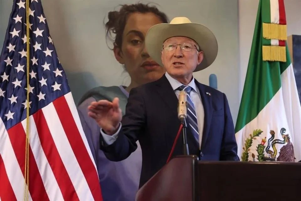  Fracasaron abrazos y rechazaron ayuda: Ken Salazar