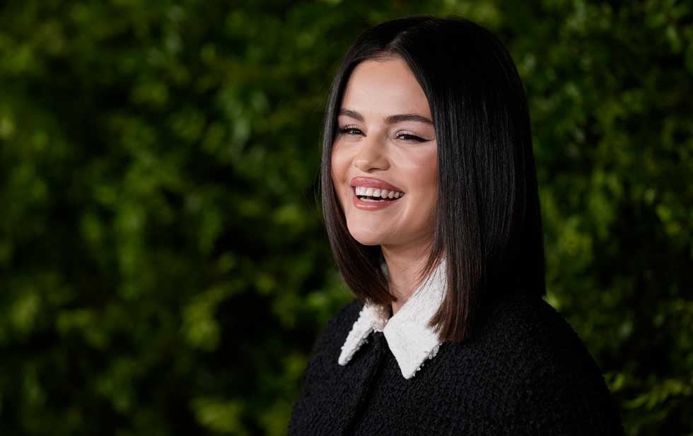  Selena Gomez anuncia su compromiso con Benny Blanco