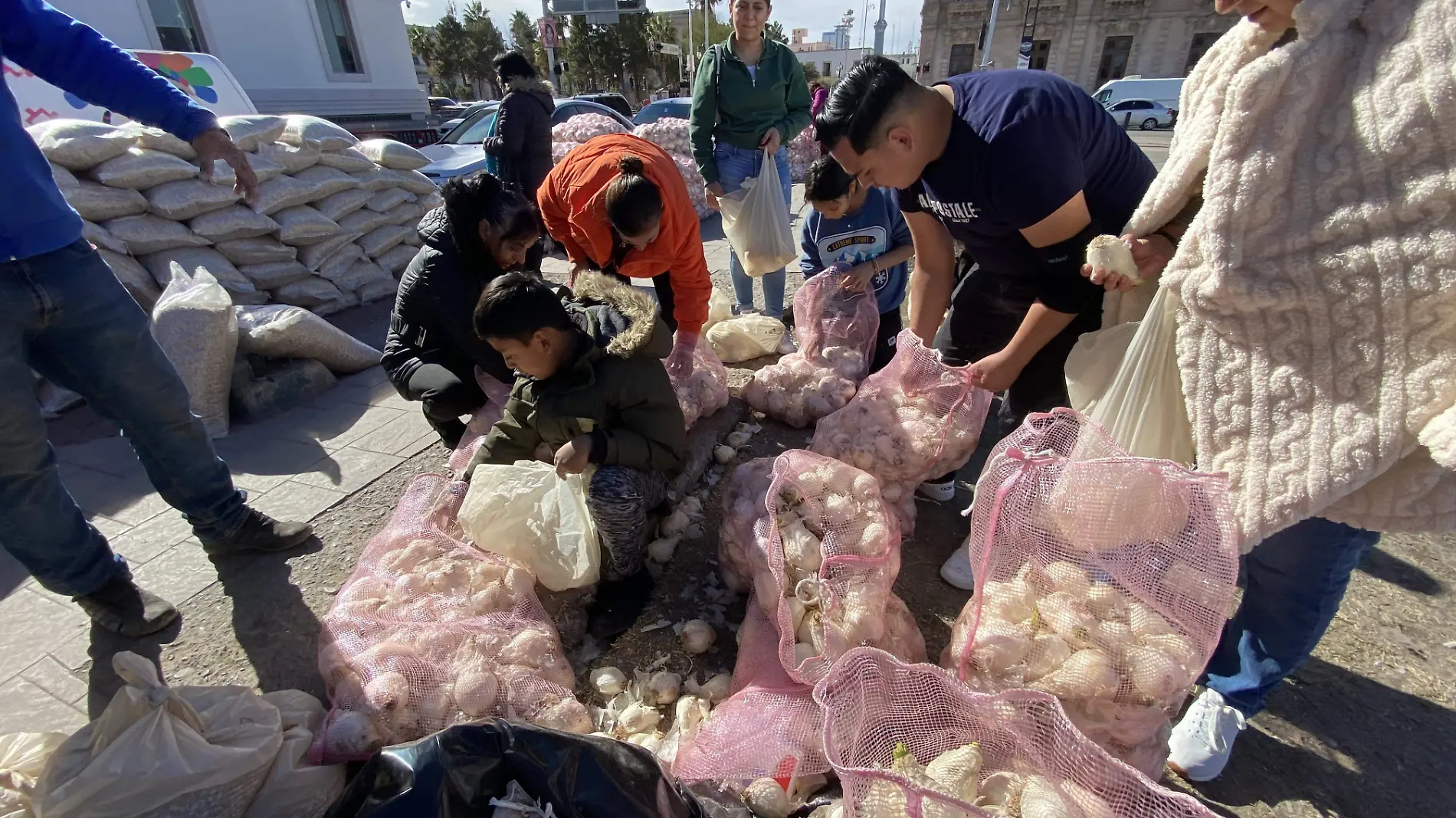  Hoy, continuará la venta de frijol y cebolla en la Plaza del Ángel