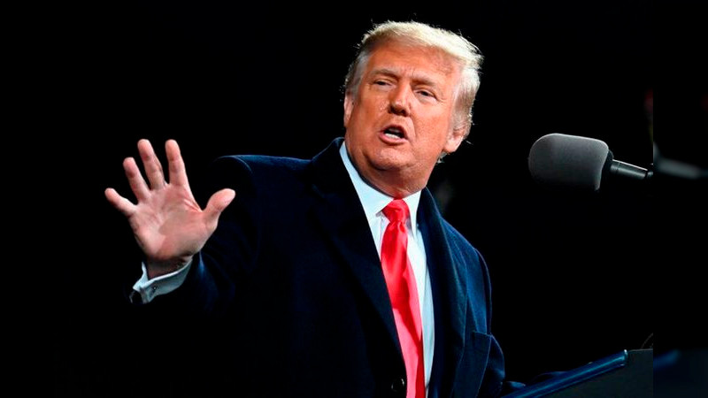  Trump ordena revisión a normativas sobre uso de armas promulgadas por Biden