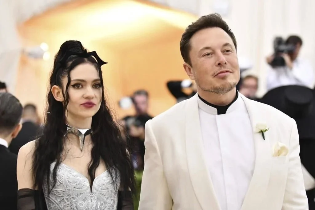 Exige Grimes que dejen de acosar a hijo que tiene con Musk
