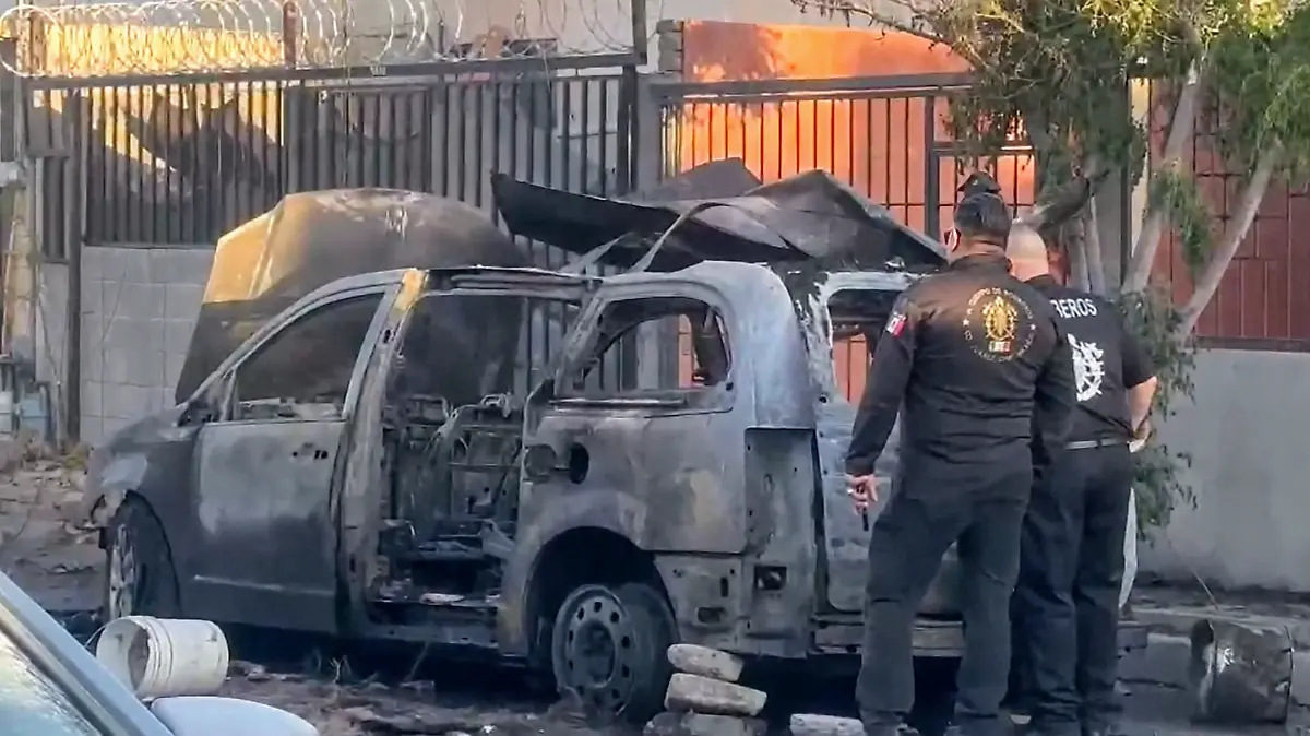  Se quema camioneta en la que se vendían elotes