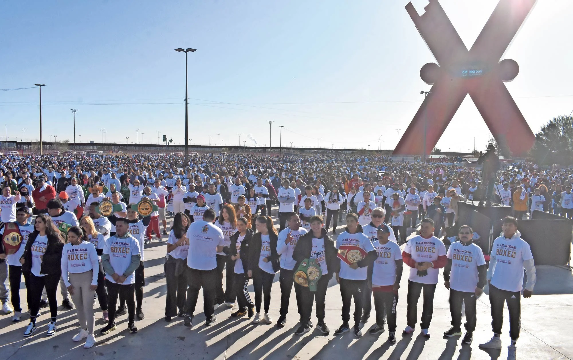  Se activan 15 mil en la Plaza de la Mexicanidad