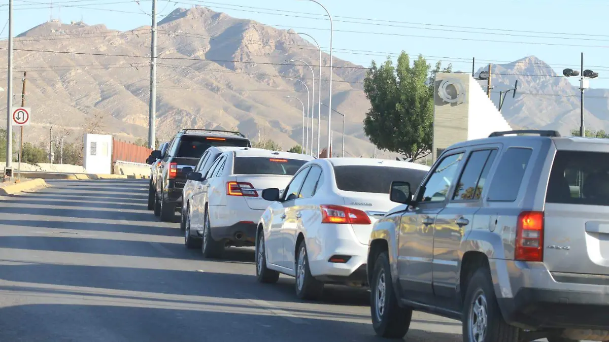  Reportan tiempos cortos de espera en cruces fronterizos hacia El Paso
