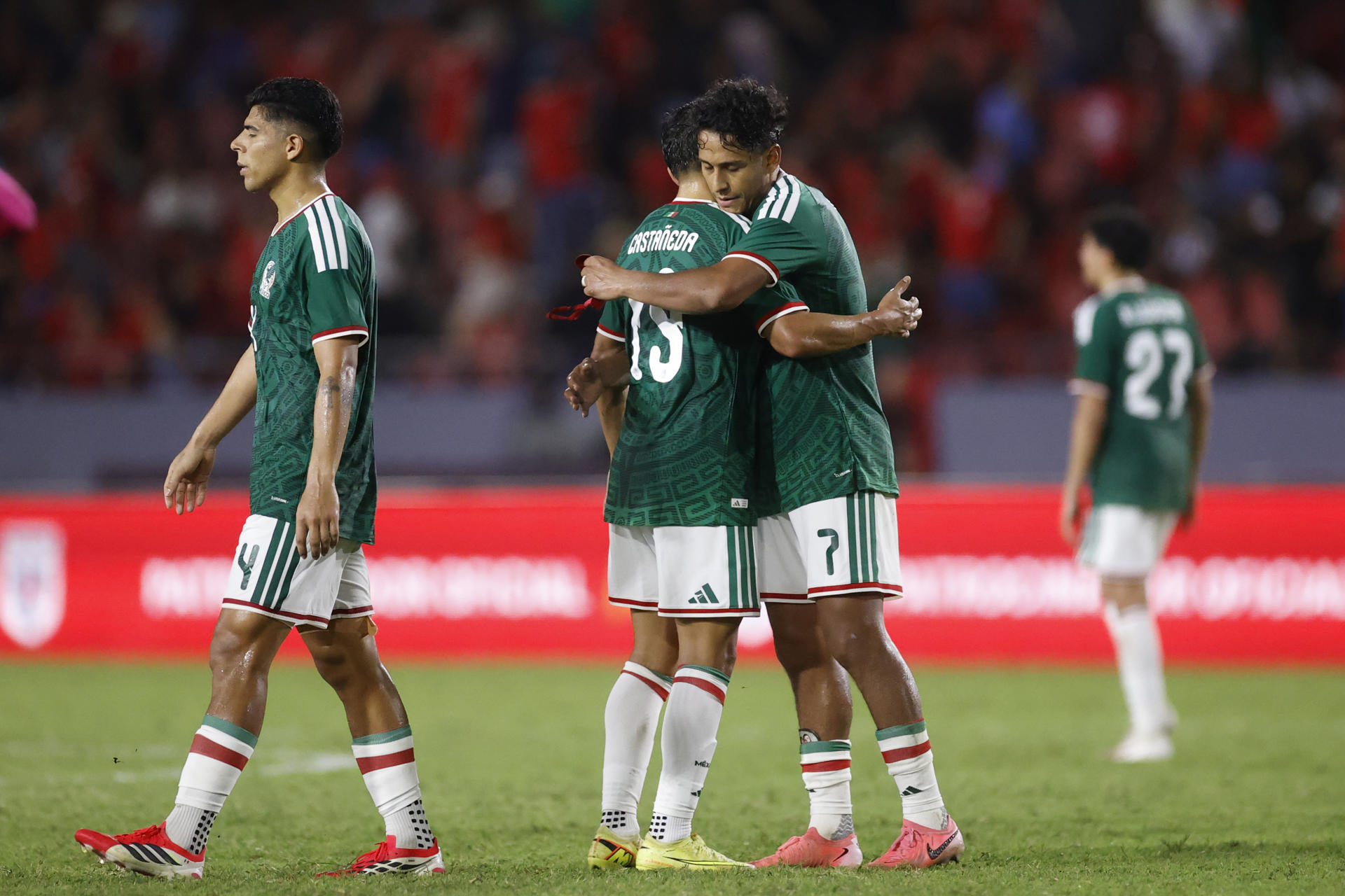  “La Confrontación Sudamericana: Bolivianos y Mexicanos se Medirán en la Cancha para Decidir quiénes Son los Reyes del Fútbol Continental”