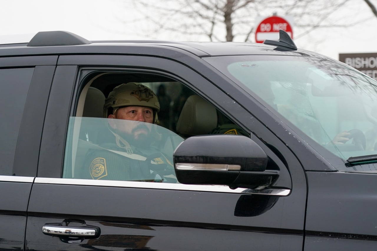 Desplazamiento y Violencia: Agentes de ICE enfrentan a mujeres venezolas en Portland, dejando atrás un rastro de lesiones y tensión social.