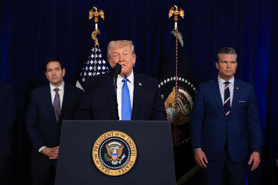  Trump dice que la nueva líder de Venezuela podría ‘pagar un precio muy alto’ si no colabora con EU